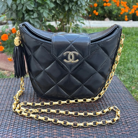 CHANEL Handbags - Vintage Chanel Quilted Lambskin Chain Bucket Bag